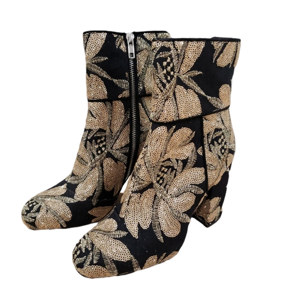 Steve Madden Shoes - ❤💚🧡💙HOST PICK!!💜💛❤💚Steve Madden boots NWOT